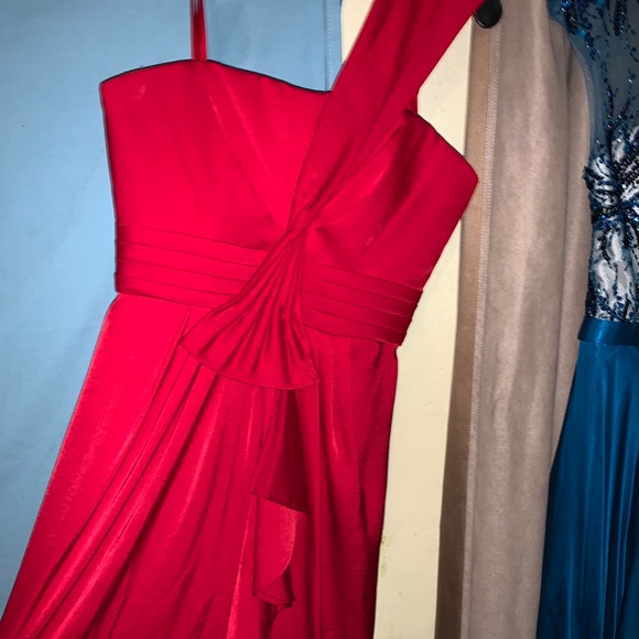 BCBG MAXAZRIA Cherry Red one-shoulder formal gown - Picture 2 of 9